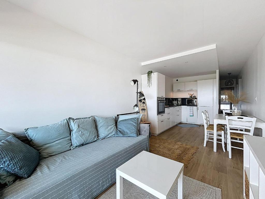 Appartement Vue Mer avec Terrasse et Parking - 1