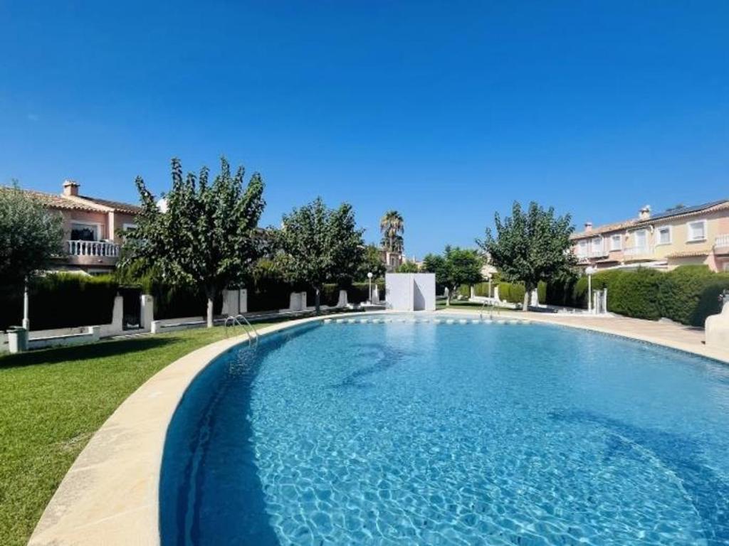 Encantador Adosado en Denia - Ideal para Vacaciones - ES-373-37 - 2
