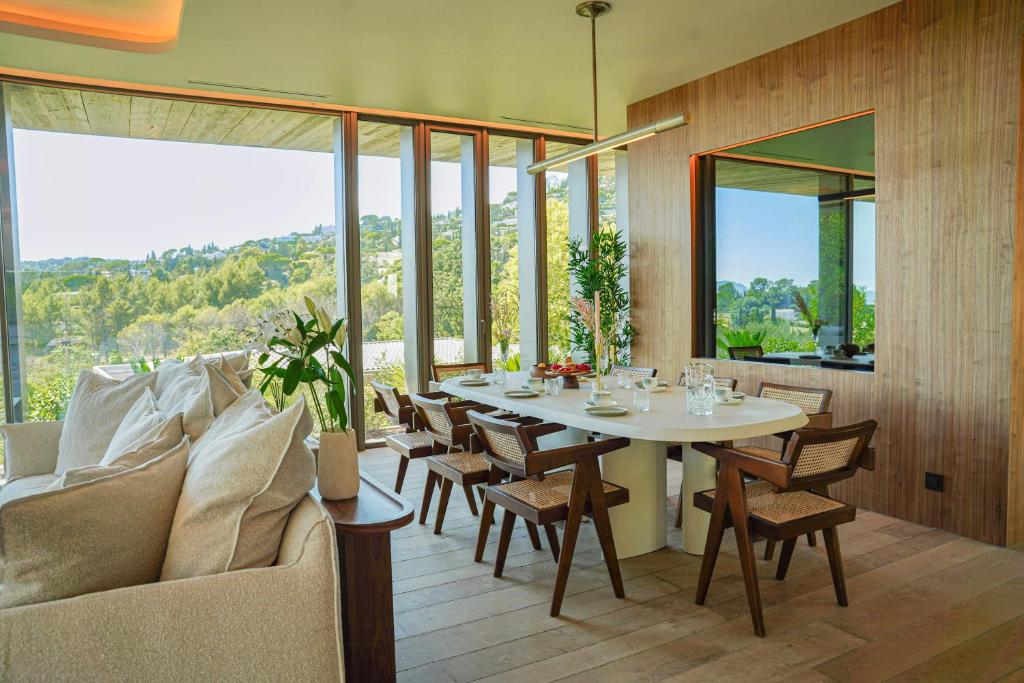 Contemporary Villa In Mougins With Panoramic View - 2