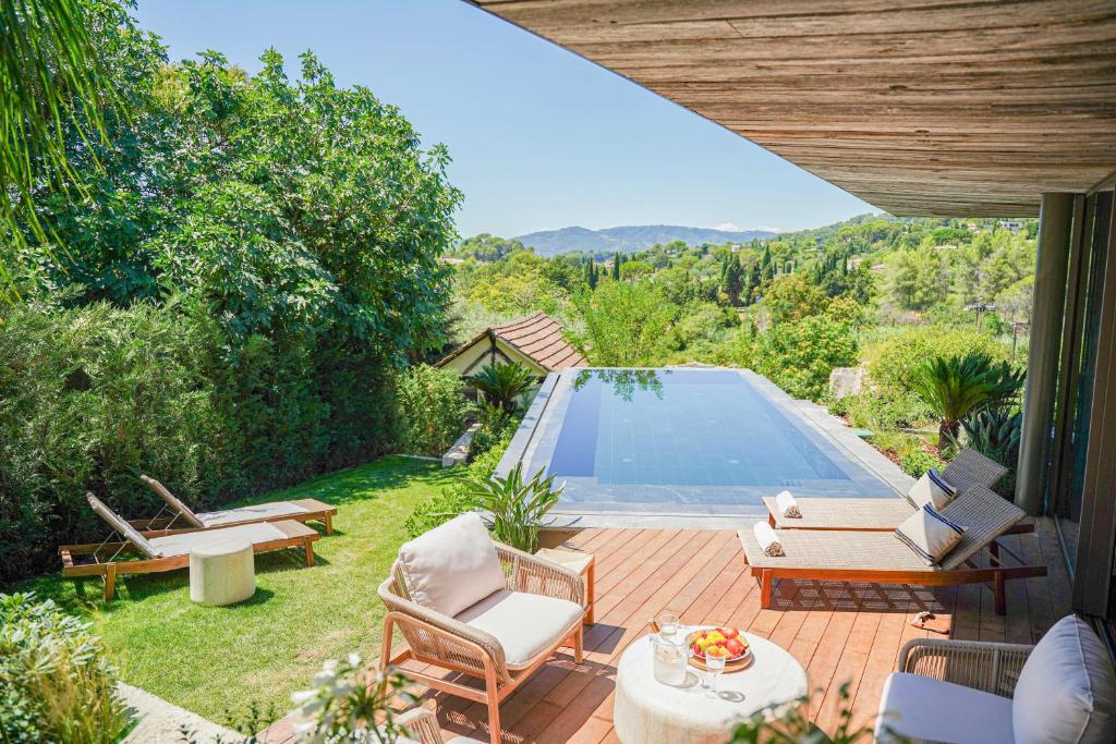 Contemporary Villa In Mougins With Panoramic View - 3