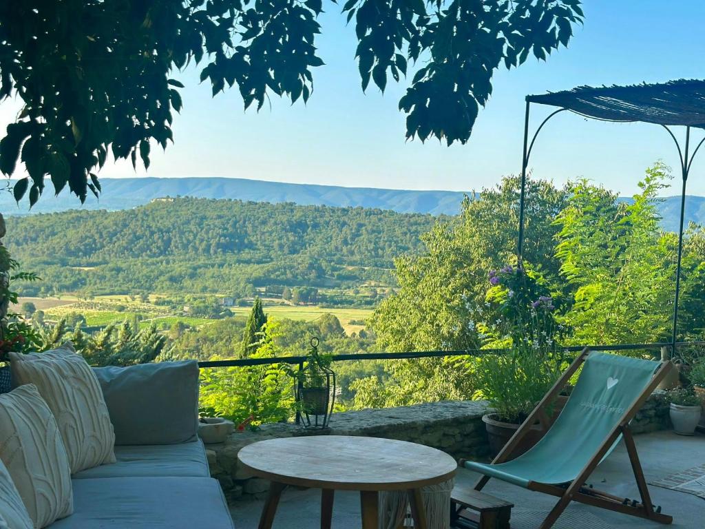 Perched Retreat Facing The Luberon Mountains - 1