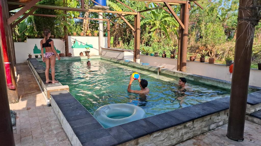 スイミングプール