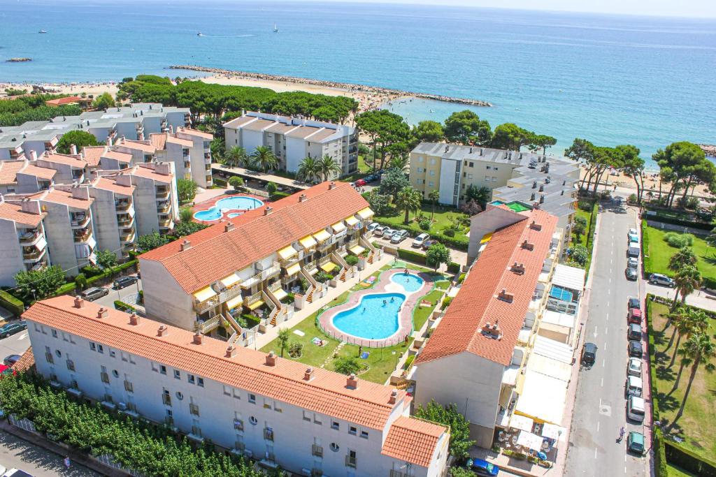 LITORAL COSTA DORADA - TRES CARABELAS Only families - 3