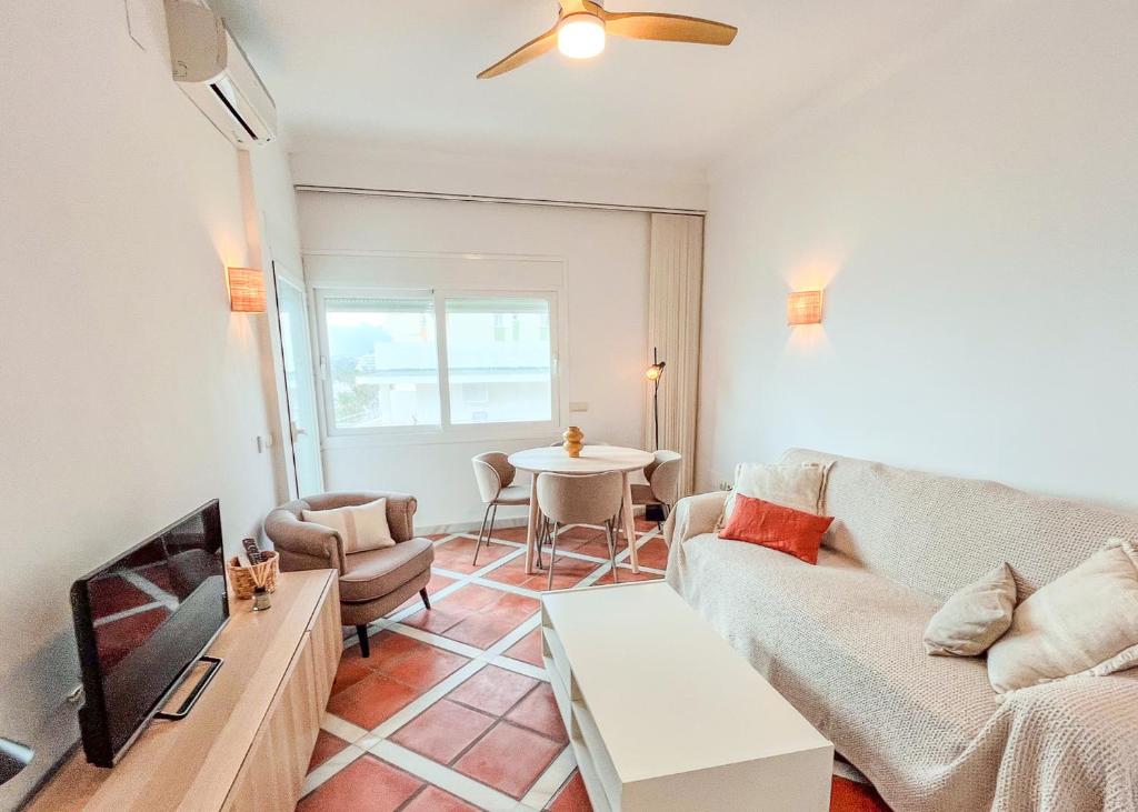 Skol 536 - Great One Bed Apartment with Wonderful Sea View. - 1