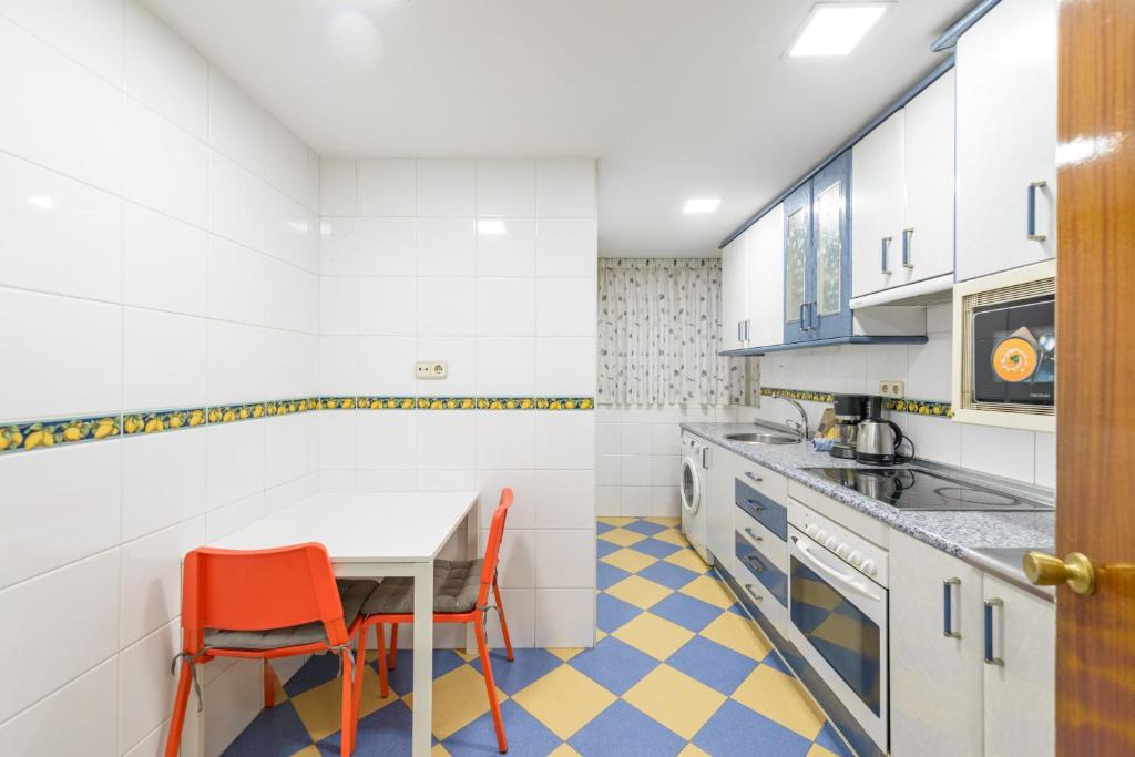 Spacious flat - train station 500m away - 1