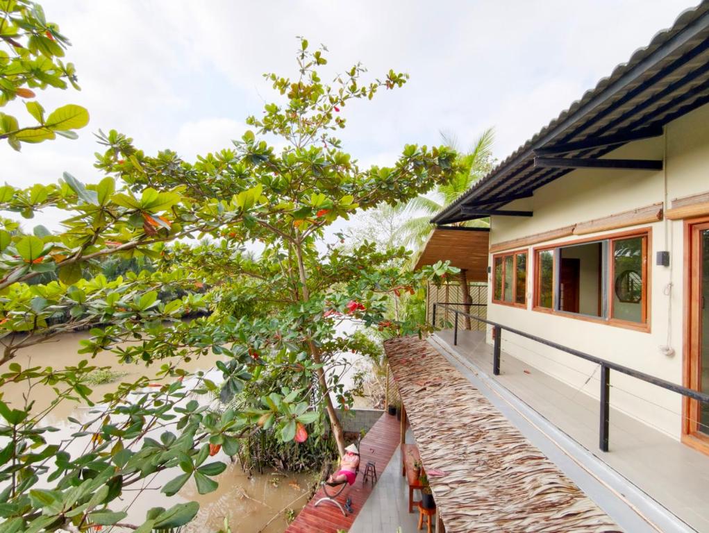 The Zen - InnerZen Mekong Riverside homestay Ben Tre 1 bed for 1-2 persons, 2 beds for 3-4 persons