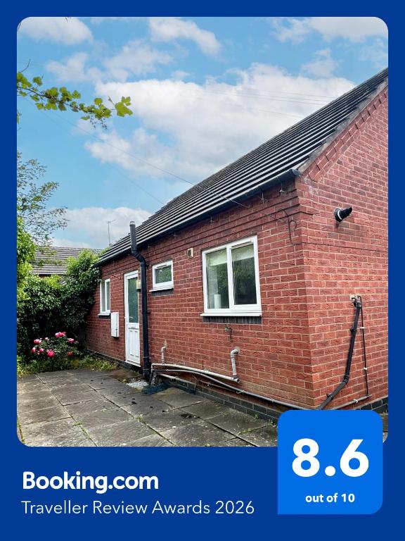 Family Bungalow, Telford, Telford - pet-friendly stay