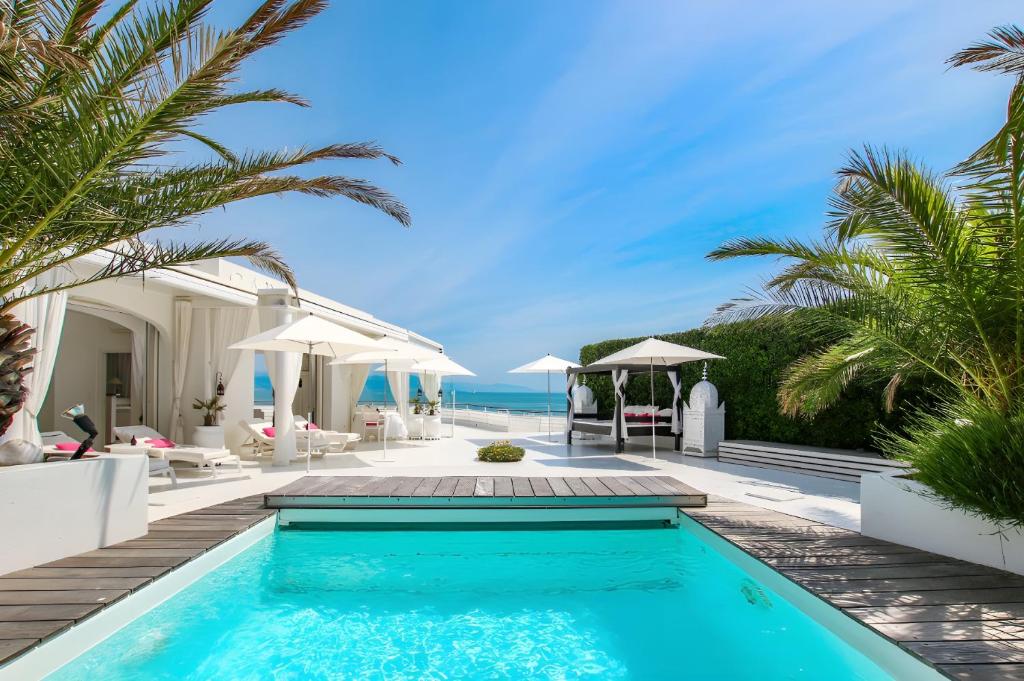 Villa pieds dans l'eau au Cap d'Antibes - 3