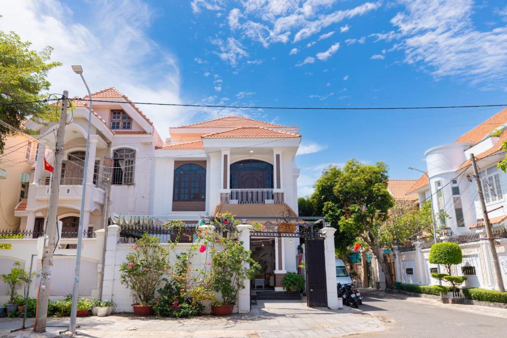 Villa 25 Lac Long Quan