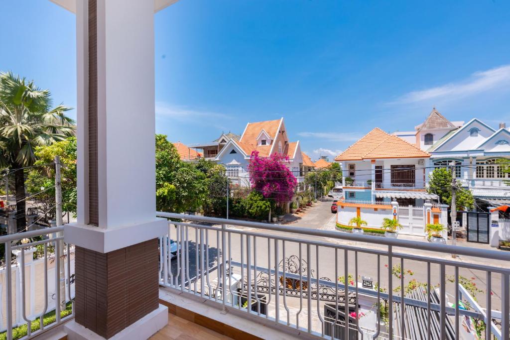 Villa 25 Lac Long Quan