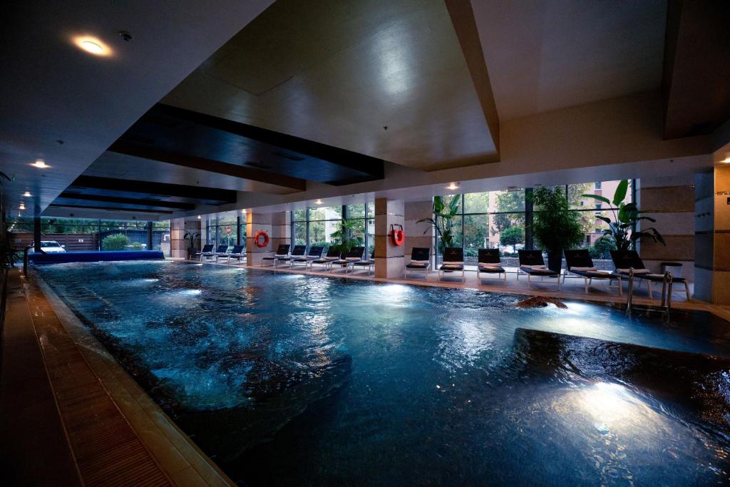 Swimming pool, Hotel Divinus in Debrecen