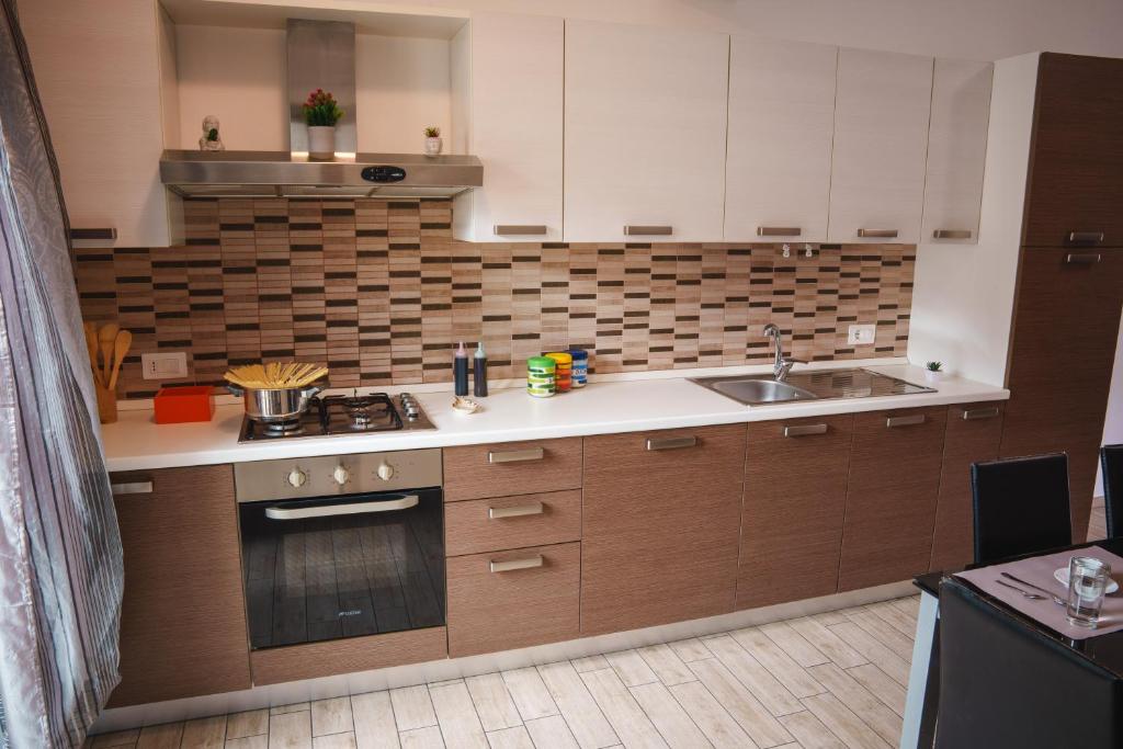 EIGHTEEN KT GOLDEN APARTMENT - With garden and private parking just 5 minutes walk from the historic center - 4