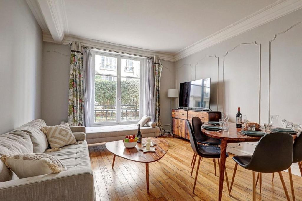 TheBlueStay 111 - Large Apt on the Quais de Seine - 1