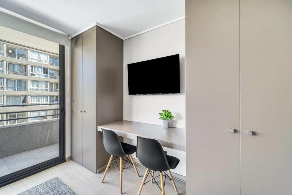 City Studio- Modern Studio with Wifi - 3