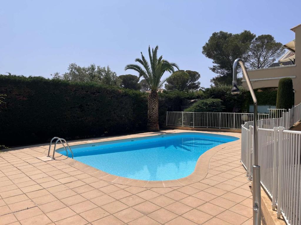 Appartement calme avec terrasse a St Raphael, proche plage - FR-1-226A-148