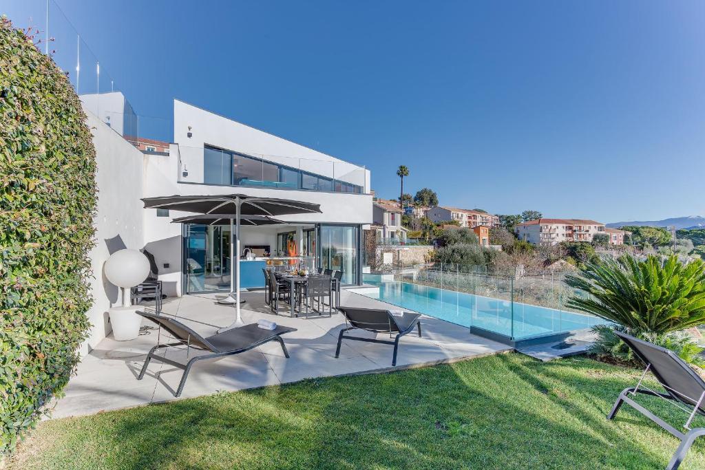 Villa Alba VI4498 by Riviera Holiday Homes - 3