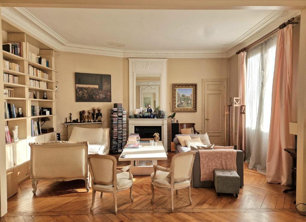 2 Private rooms in an Elegant Haussmannian Appartement - 2