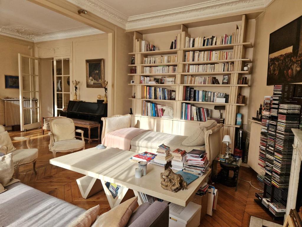2 Private rooms in an Elegant Haussmannian Appartement - 4