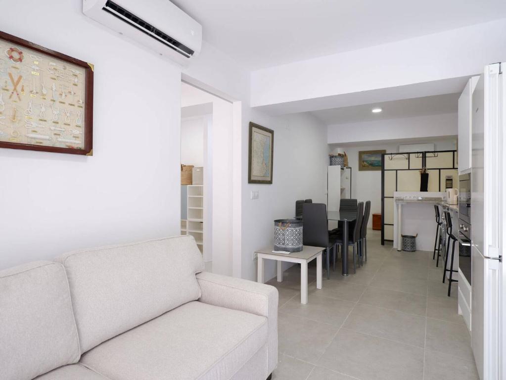 El Cabanyal Modern 2-Bedroom Apt by the Sea - 1