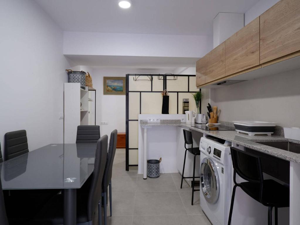 El Cabanyal Modern 2-Bedroom Apt by the Sea - 2