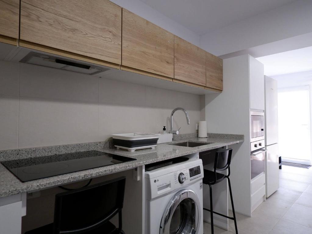 El Cabanyal Modern 2-Bedroom Apt by the Sea - 3