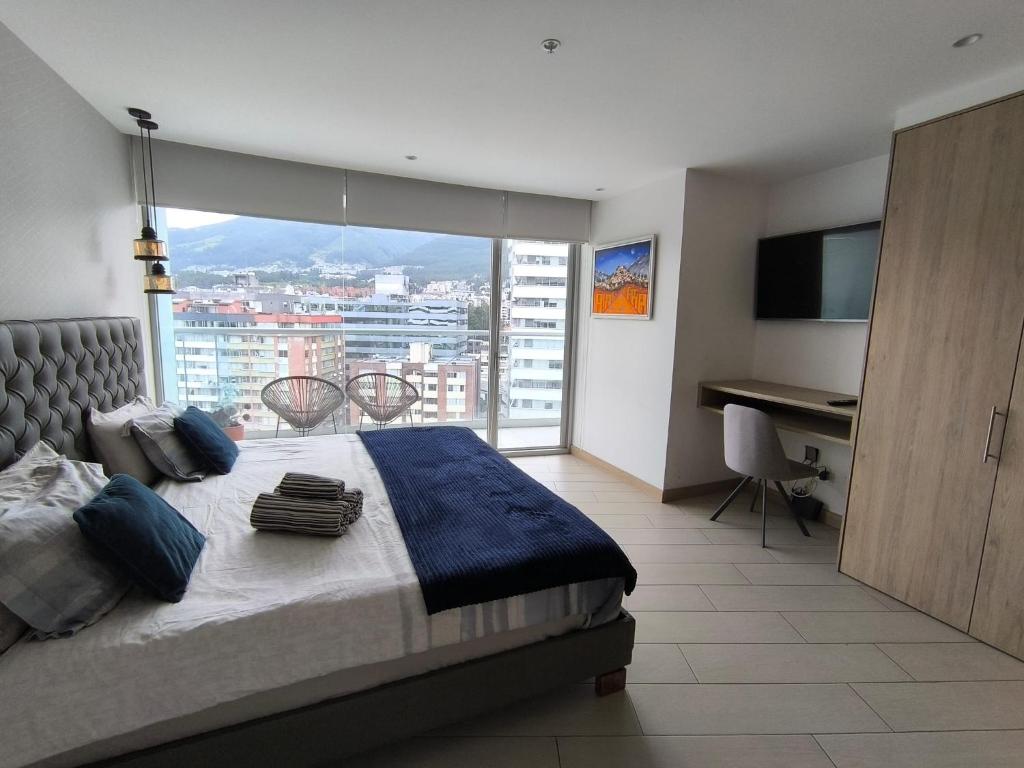 ONE Luxury Suite Super King Bed & Volcano View - 2
