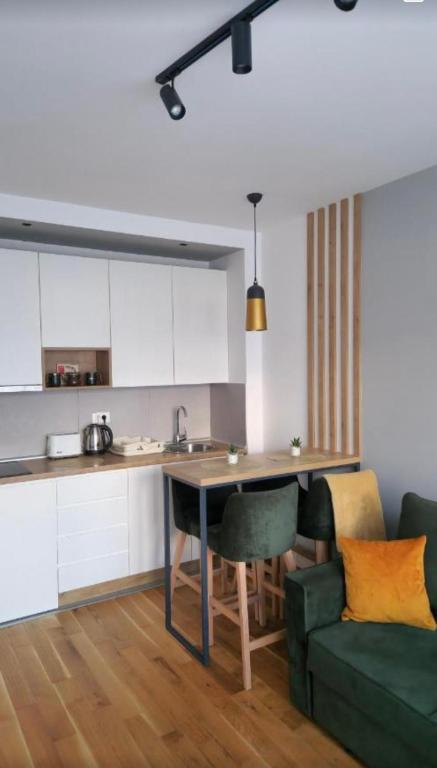 Emerald Mamba - Titova Vila - 3