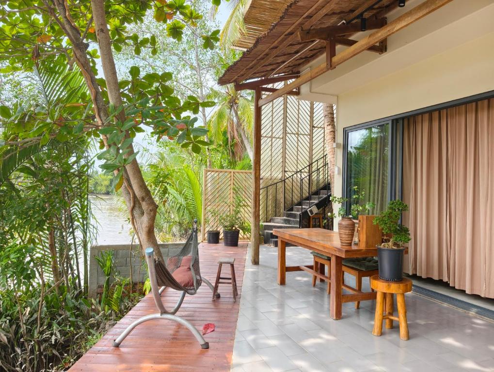 Comfy room - InnerZen Mekong Riverside homestay Ben Tre