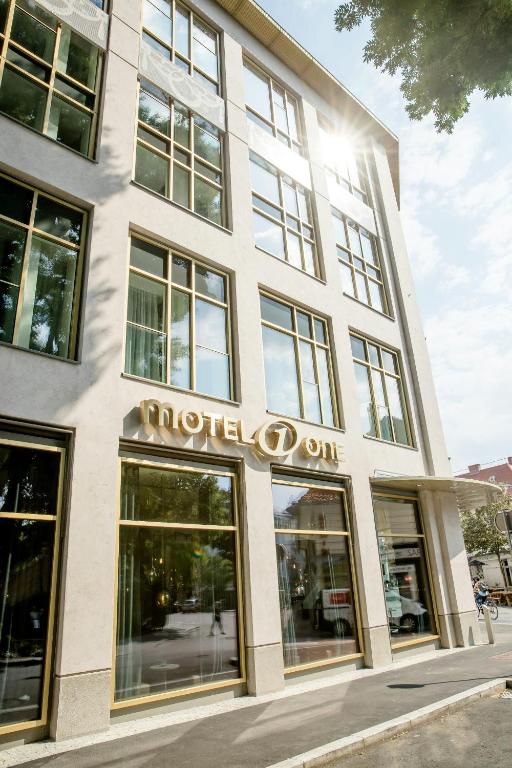 Motel One Graz 로비