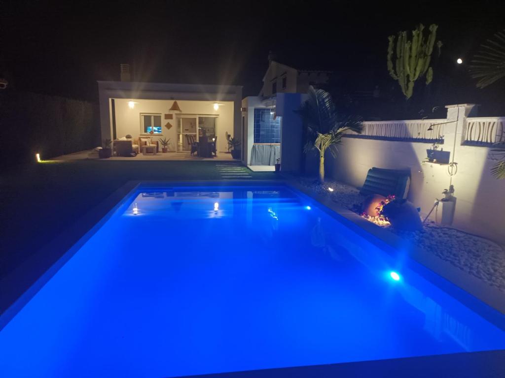 Casa recièn reformada con jardin y piscina privada - 3