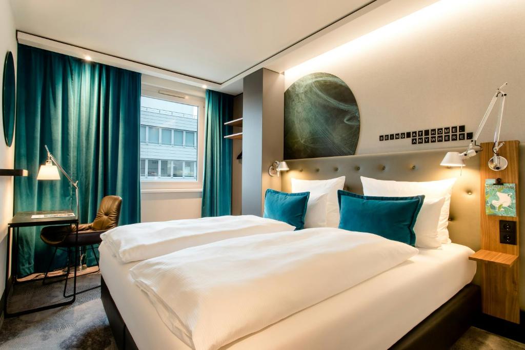 Motel One Frankfurt Airport Hotel (Frankfurt am Main) - Deals, Photos
