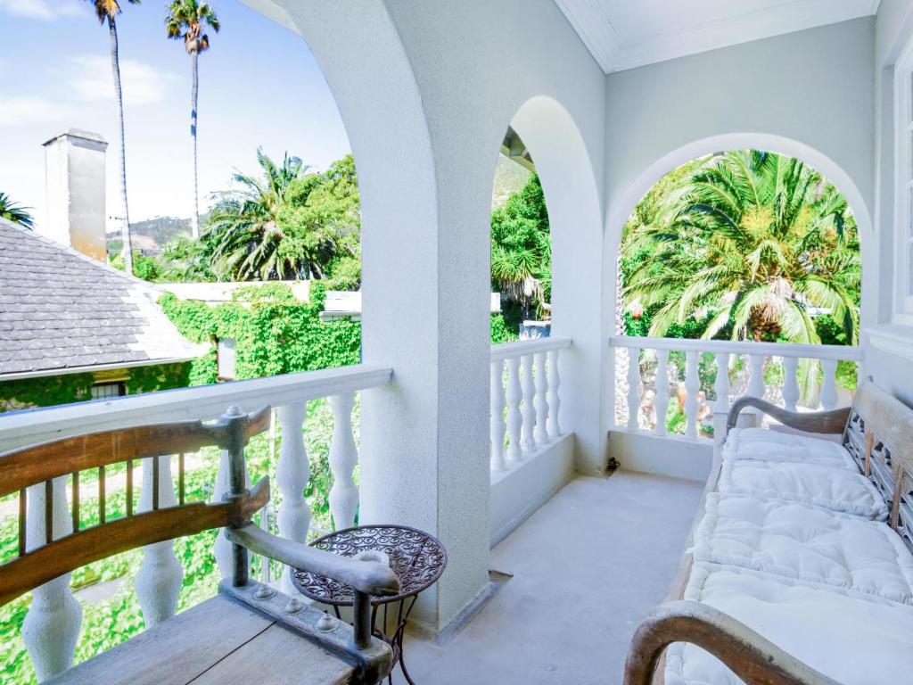 ロンダス マナー ゲスト ハウス (Rhondas Manor Guest House) バルコニー/テラス