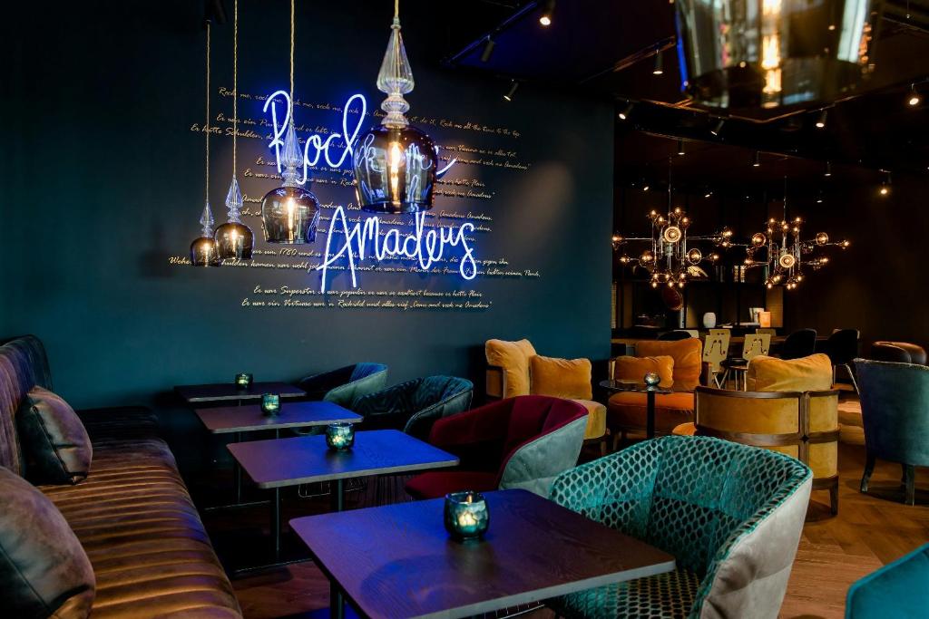 Motel One Salzburg-Mirabell - 1