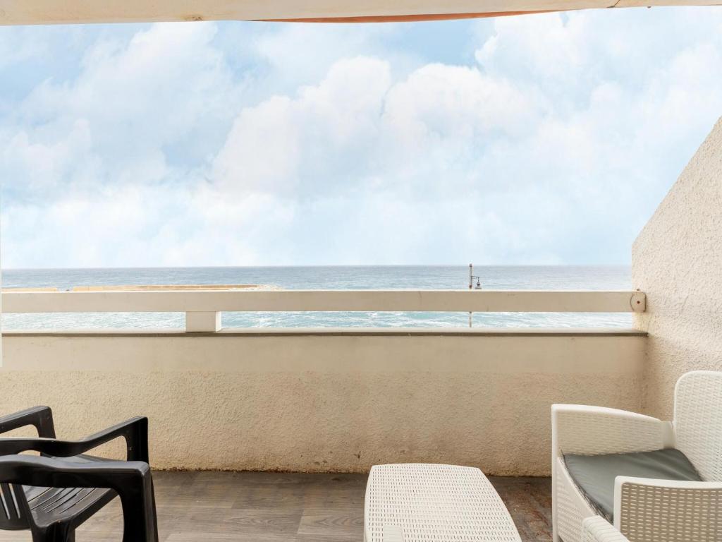 Beachfront terrace and air conditioning - 3