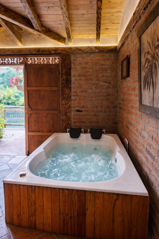 Refugio Natural - Guarne - Cabañas Ecológicas con Jacuzzi e hidromasaje - 2