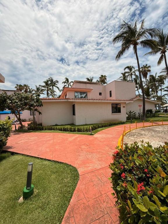 Beachside 4 bedroom Villa in Marina Fiesta, Nuevo Vallarta - 2