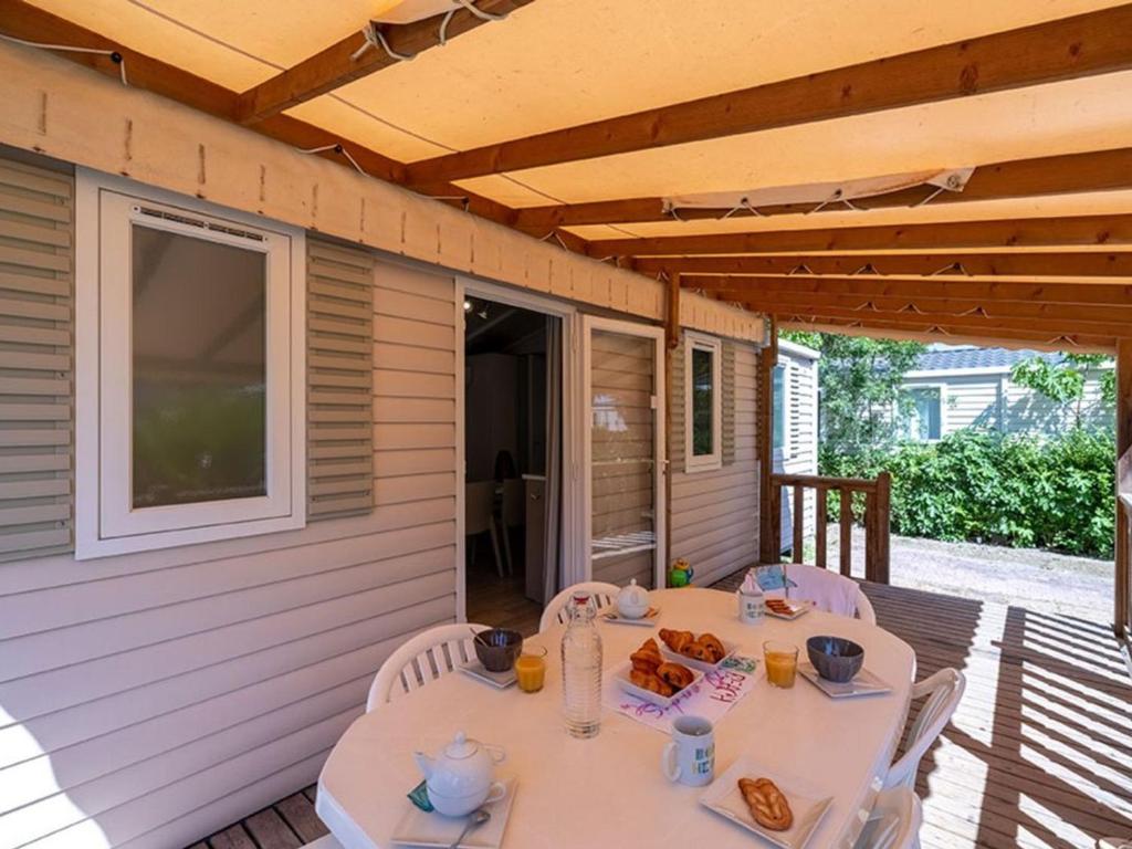 Mobil-home cosy avec terrasse - 5 personnes - API-1-52-822 - 3