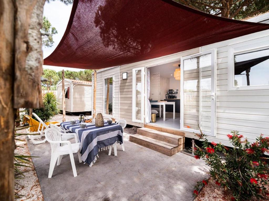 Mobil-home 5 pers avec terrasse à Agde - API-1-52-829 - 2