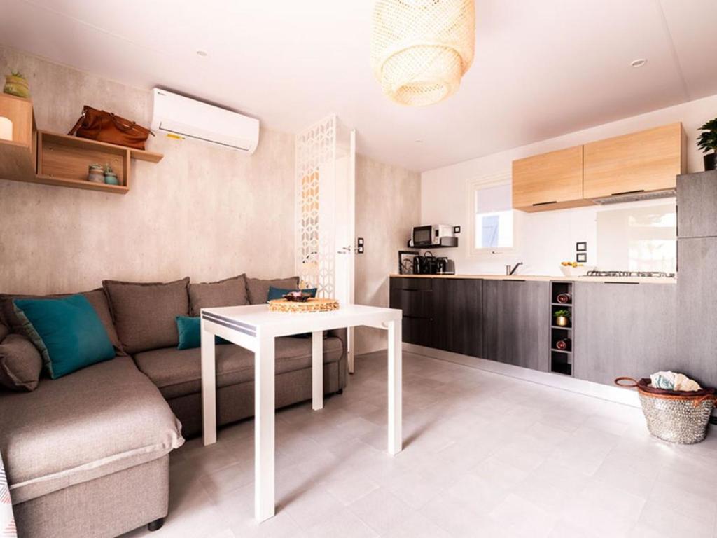 Mobil-home 5 pers avec terrasse à Agde - API-1-52-829 - 4