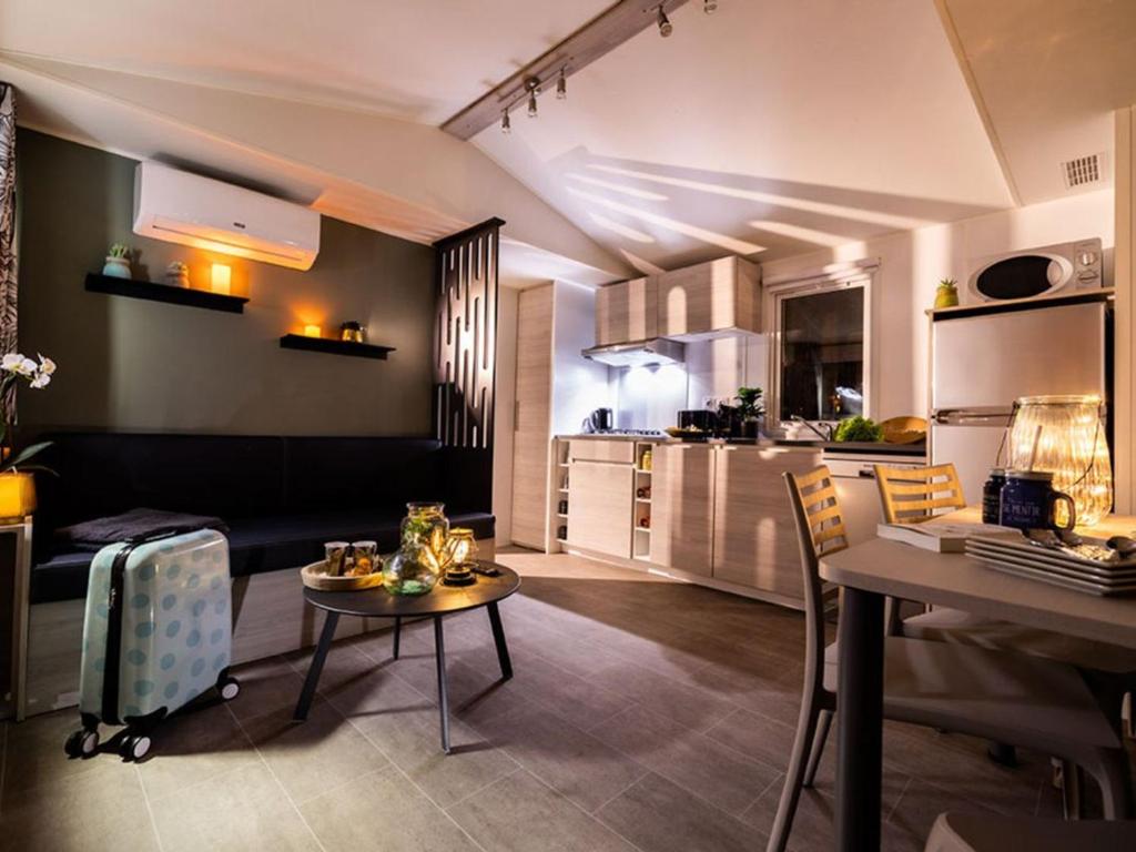 Mobil home confortable avec terrasse pour 6 personnes - API-1-52-827 - 5