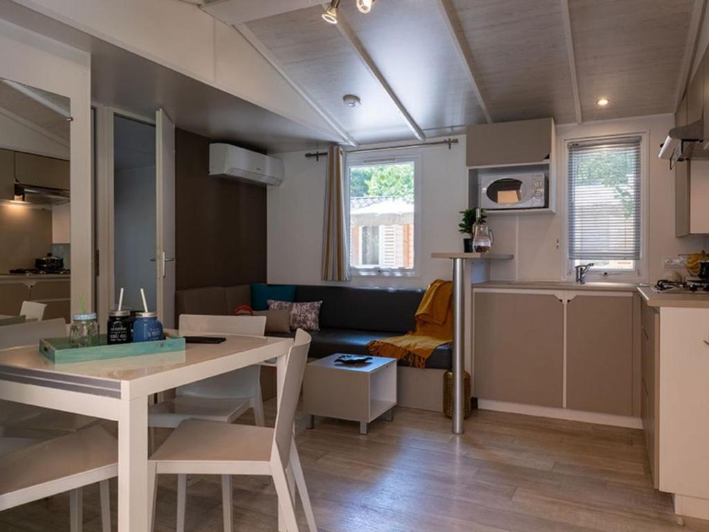 Mobil Home à louer avec terrasse à Agde - API-1-52-826 - 2