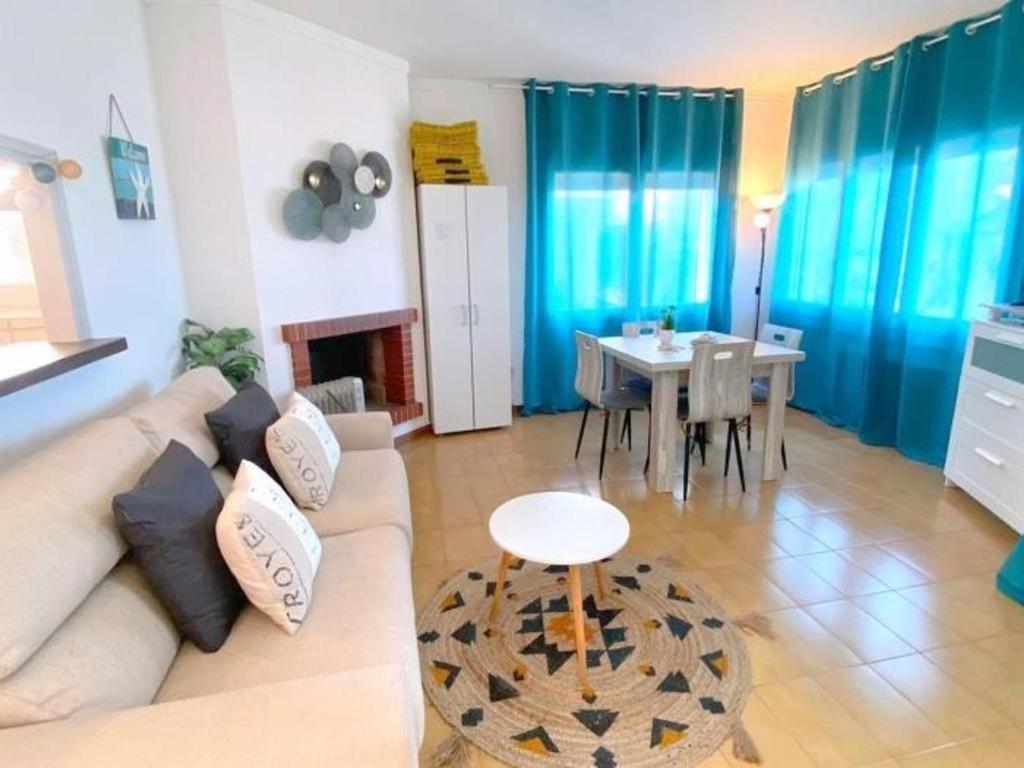 Bonito apartamento con terraza y aparcamiento privado en Roses - HISP-312-69 - 2