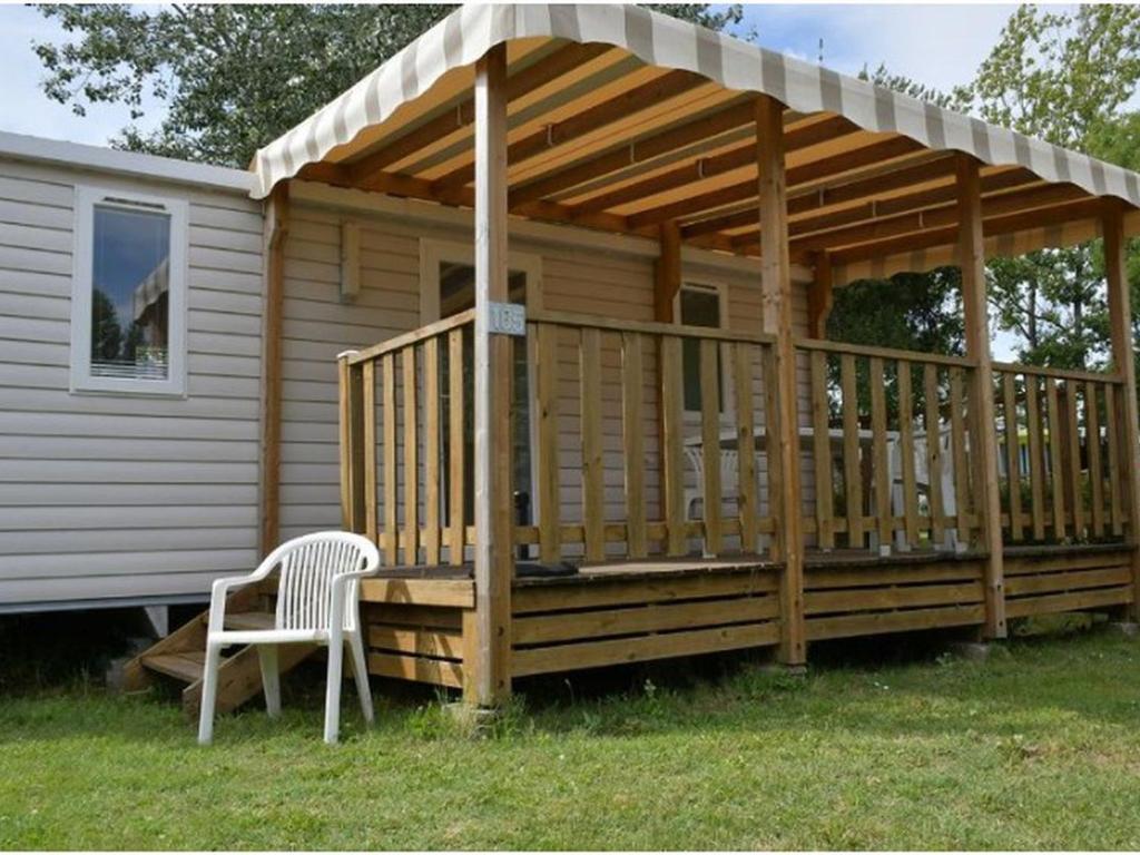 Mobil home avec terrasse et jardin, 6 personnes - API-1-52-1429 - 1