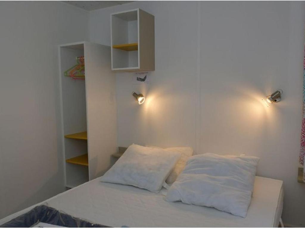 Mobil home avec terrasse et jardin, 6 personnes - API-1-52-1429 - 2