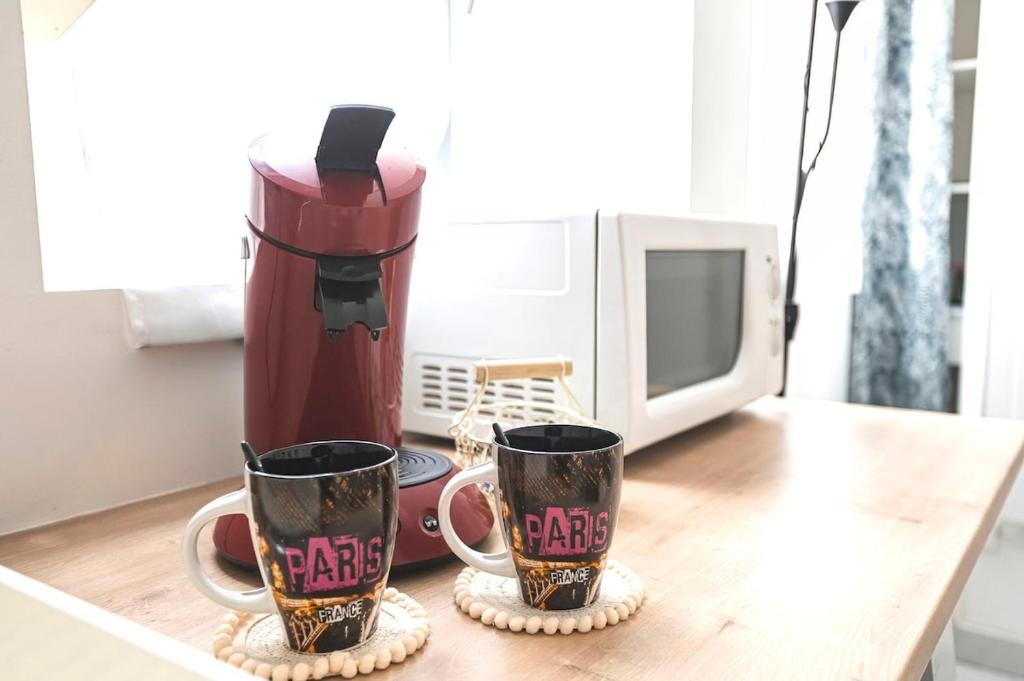cozy apartment in city , free wifi ,coffe shops downstairs - 5
