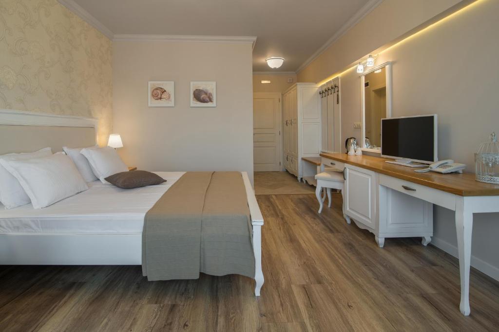 Sunny Castle Hotel - All Inclusive, Beach and Free parking — Kranevo, Dobrich