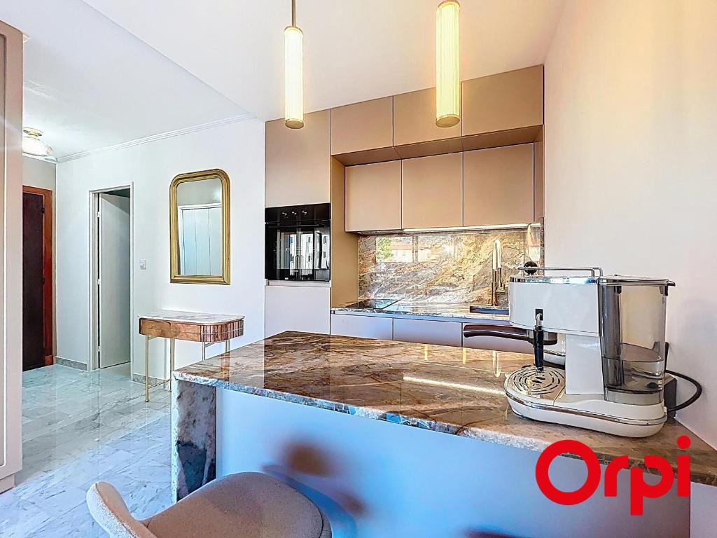 Appartement Rénové avec Terrasse et Parking à Menton - FR-1-647-55 - 2