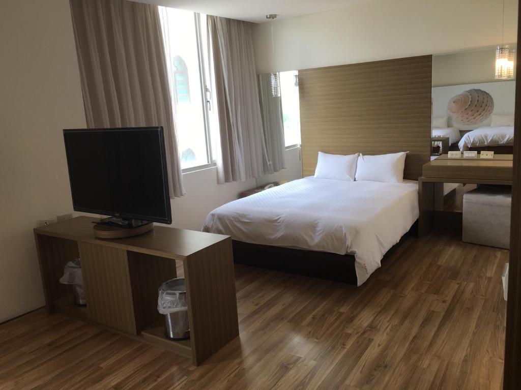 Happy Hotel photo