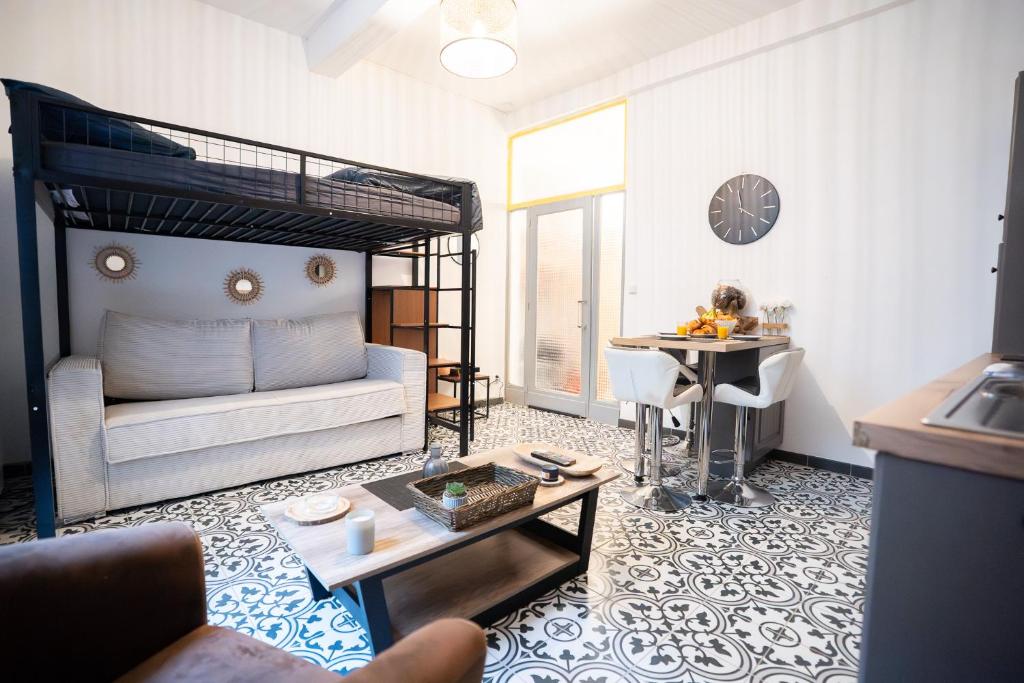 Charming studio with sofa, bed and terrace-AS - 2