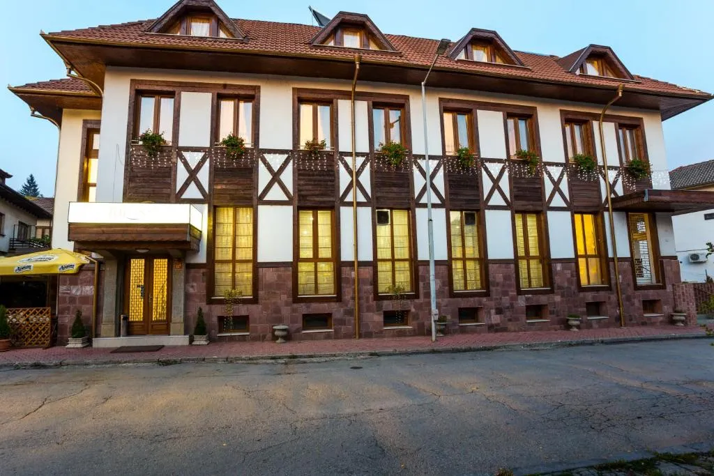 Family Hotel Teteven，位于泰特文的酒店
